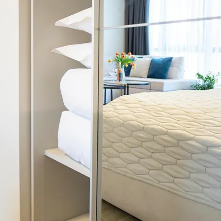 Azur Alegria Luxury With Pool Access Appartamento Saints Constantine and Helena