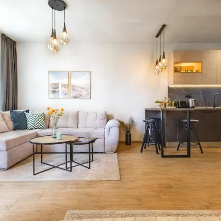 Azur Alegria Luxury With Pool Access Appartamento Saints Constantine and Helena