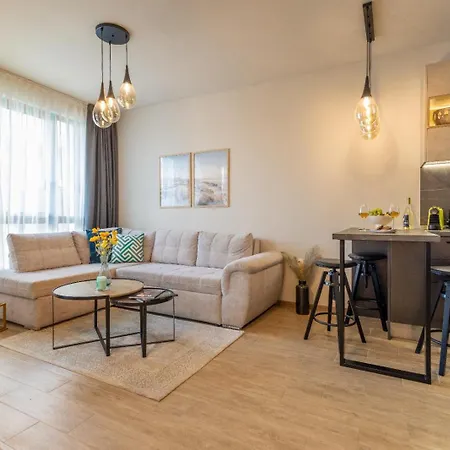 Апартаменти Azur Alegria Luxury With Pool Access Святі Костянтин і Олена